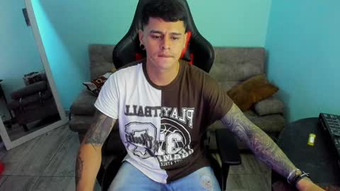 Snapshot of dage_19 chatting on December 23, 9:16 am my name is Jhon and I live in colombia online show from December 23, 9:16 am