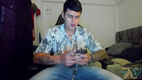 Snapshot of dage_19 chatting on February 25, 2:48 pm my name is Jhon and I live in colombia online show from February 25, 2:48 pm