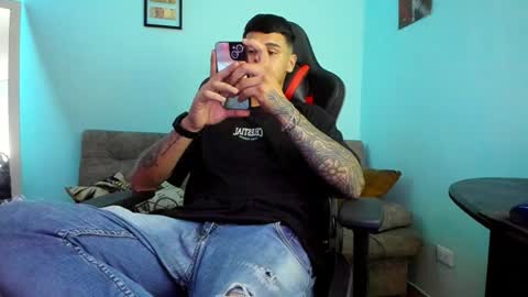 Snapshot of dage_19 chatting on December 5, 6:48 am my name is Jhon and I live in colombia online show from December 5, 6:48 am