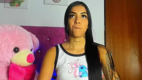 Snapshot of dahiangomezz chatting on October 3, 8:33 am online show from October 3, 8:33 am