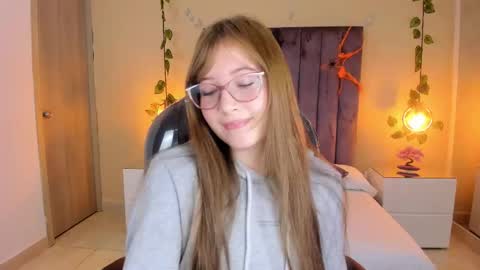 Snapshot of dahlia_rousse chatting on October 15, 11:59 pm Dahlia online show from October 15, 11:59 pm