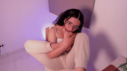 Snapshot of dahliabrowniee chatting on March 12, 3:57 am Dahli online show from March 12, 3:57 am