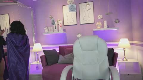 Dahlia Grey online show from October 30, 11:55 am