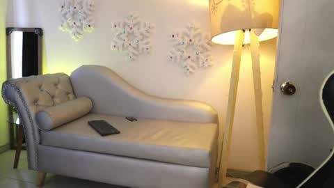 Lauren            online show from November 27, 3:20 pm