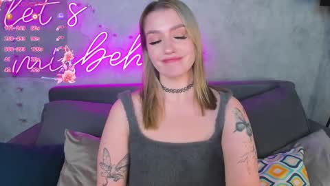 Viickie online show from April 4, 2:02 pm