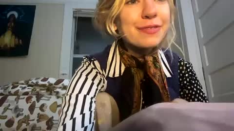 DaisyB3 online show from January 8, 2:35 am