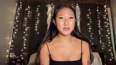 Daisy Kim online show from February 16, 5:04 am