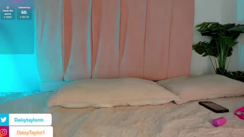 Snapshot of daisytaylor_ chatting on October 13, 12:40 pm Daisy online show from October 13, 12:40 pm