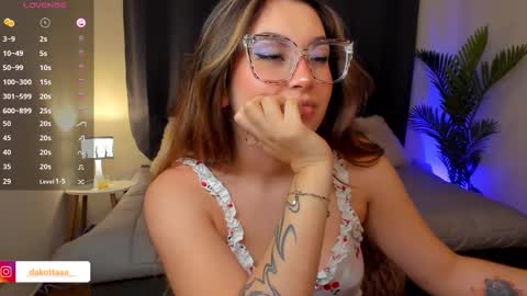 dakottaa__ online show from November 16, 1:29 am