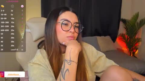 dakottaa__ online show from March 26, 12:39 am
