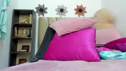 Snapshot of dalia_2 chatting on February 16, 5:15 am Ren online show from February 16, 5:15 am