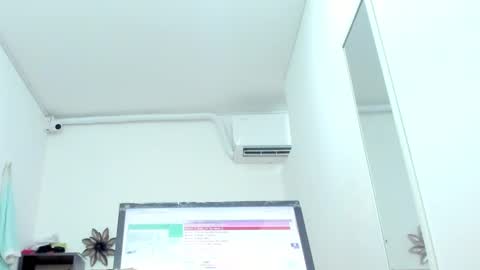 Snapshot of dalia_2 chatting on February 27, 6:57 am Ren online show from February 27, 6:57 am