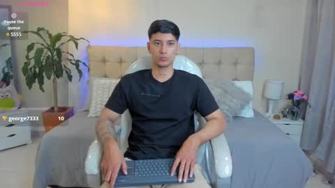 Snapshot of damian23_ chatting on February 26, 1:54 pm DAMIAN online show from February 26, 1:54 pm