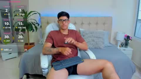 Snapshot of damian23_ chatting on February 13, 3:45 pm DAMIAN online show from February 13, 3:45 pm