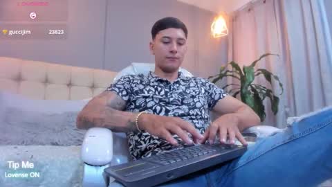 Snapshot of damian23_ chatting on September 22, 12:20 pm DAMIAN online show from September 22, 12:20 pm