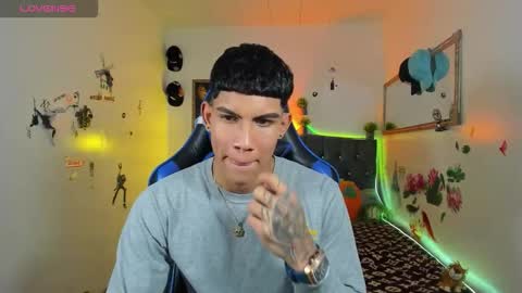 Snapshot of damian_latinxxx chatting on October 1, 5:39 am Damian online show from October 1, 5:39 am