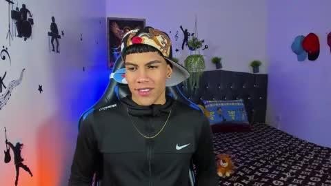 Snapshot of damian_latinxxx chatting on September 10, 3:07 am Damian online show from September 10, 3:07 am