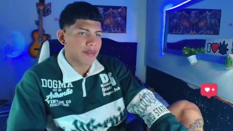 Snapshot of damian_latinxxx chatting on February 8, 8:52 am Damian online show from February 8, 8:52 am