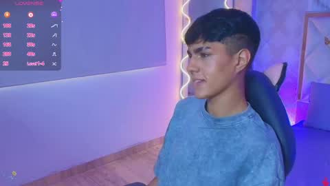 damian_tay online show from May 27, 11:40 am