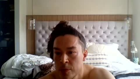 damnhotguy82 online show from July 18, 8:33 pm