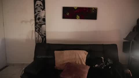 insta damn8   ---         -----  online show from May 27, 1:57 am