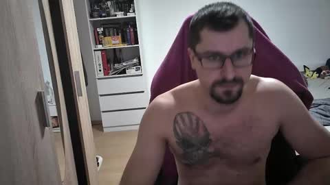 Snapshot of dan_the_man405 chatting on February 18, 7:52 pm King Dan online show from February 18, 7:52 pm