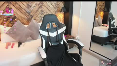 D A N A  online show from March 30, 2:17 pm