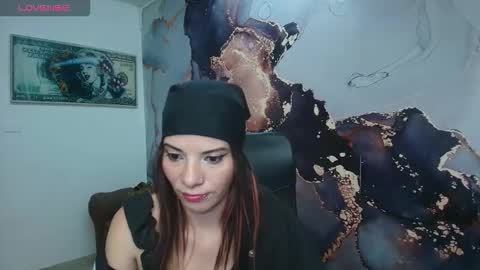 Snapshot of danaarey chatting on October 6, 4:25 pm Danaa Rey online show from October 6, 4:25 pm