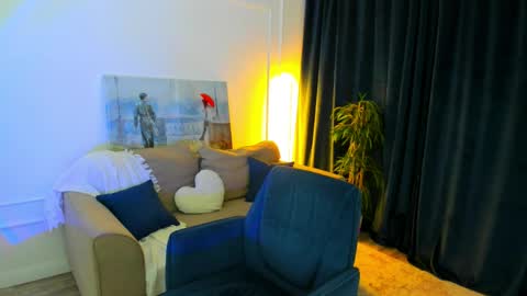 Camilla online show from April 8, 8:01 pm