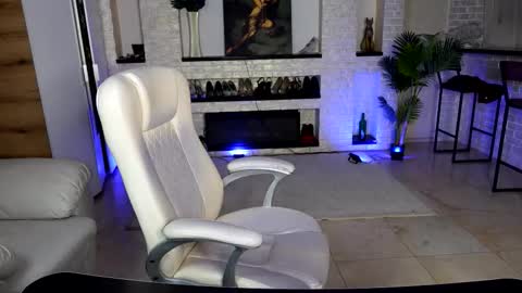 dani_kittys online show from March 13, 8:50 am