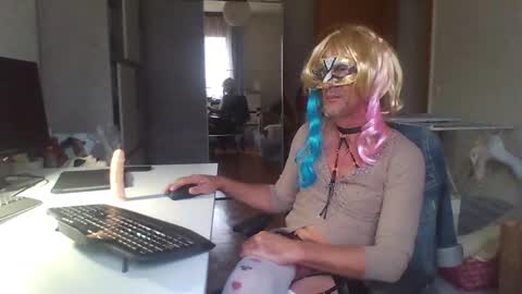 newcumer online show from December 19, 2:46 pm