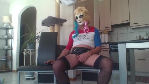 newcumer online show from February 4, 12:11 pm