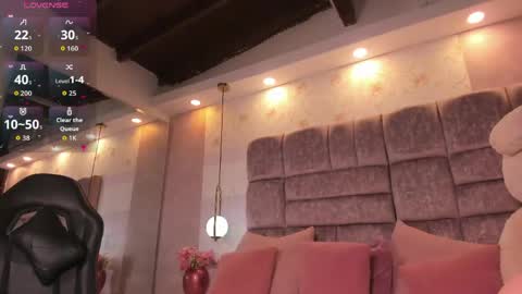 danielamonett online show from May 17, 1:09 pm