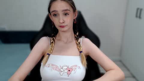 Snapshot of daniella_martin chatting on January 26, 12:05 am Daniella Martin online show from January 26, 12:05 am