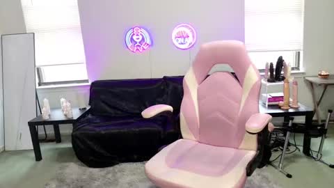 Danielle Banks online show from September 10, 4:08 pm