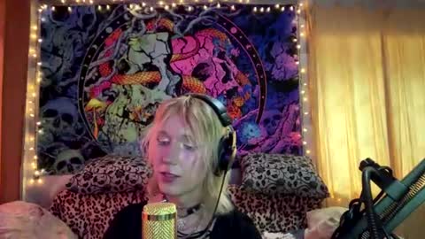danitavranich online show from August 2, 1:13 pm