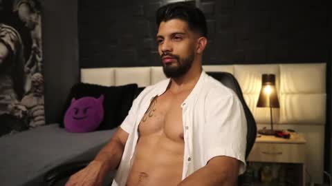Snapshot of dann_saenz chatting on February 21, 1:55 am Dann saenz online show from February 21, 1:55 am