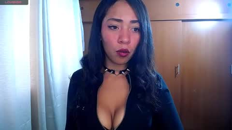Snapshot of danna__ross chatting on December 30, 3:23 pm Danna Ross online show from December 30, 3:23 pm