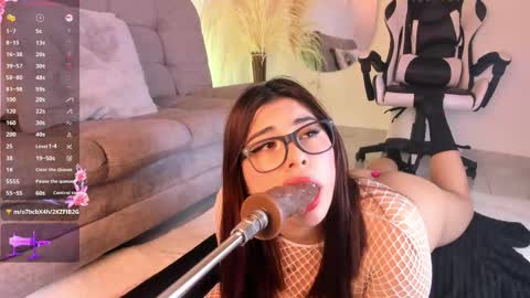 Snapshot of danna_adams1 chatting on February 28, 3:37 am danna_adams1 online show from February 28, 3:37 am