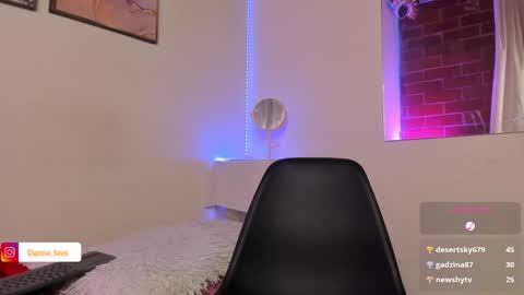 Snapshot of danna_lovs chatting on February 12, 7:24 pm Danna Lovs online show from February 12, 7:24 pm