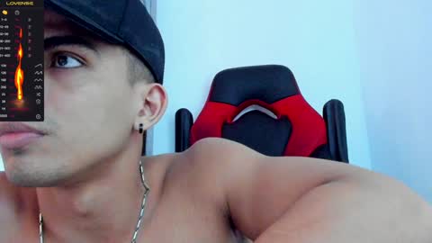 Snapshot of danterouxx chatting on February 7, 8:42 pm Dante online show from February 7, 8:42 pm