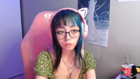 danyelleeyermann online show from April 14, 1:14 pm