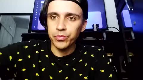 Snapshot of danylano chatting on October 26, 6:03 am Daniel online show from October 26, 6:03 am