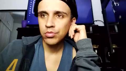 Snapshot of danylano chatting on October 19, 7:02 am Daniel online show from October 19, 7:02 am