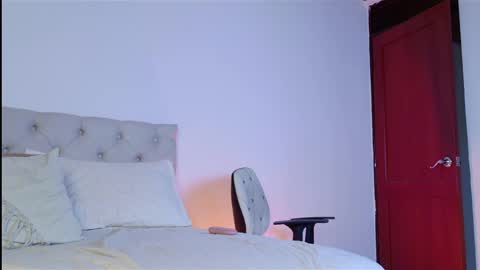 Antonella Mora online show from April 8, 4:10 pm