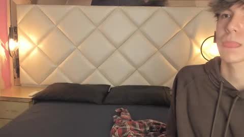 daphne_and_roger online show from September 18, 11:58 am