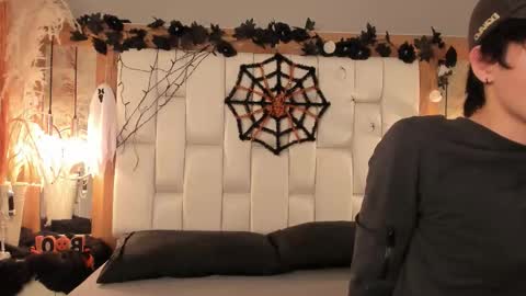 daphne_and_roger online show from October 18, 11:47 am