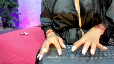 karol  online 2pm until 830 online show from December 24, 7:22 pm