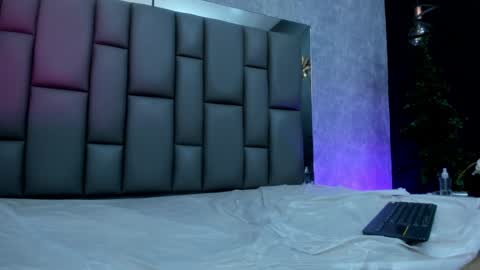 karol  online 2pm until 830 online show from December 31, 1:26 am