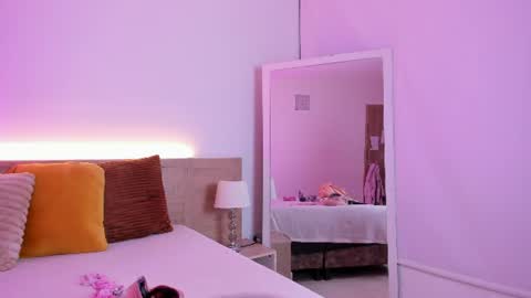 daphnevalucci online show from June 24, 3:35 am